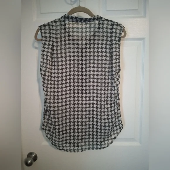 Suzy Shier Top - Picture 3 of 5